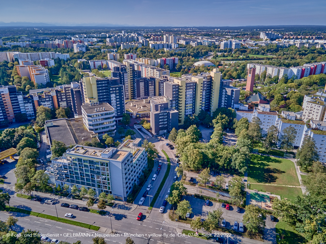 23.09.2022 - Karl-Marx-Ring 53-53c und Studentenwohnheim und Marx-Zentrum in Neuperlach